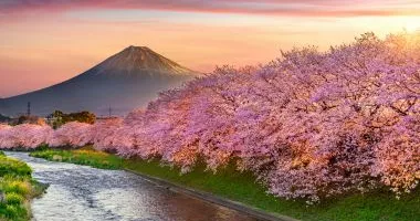 Best time to visit Japan to see Mt. Fuji.