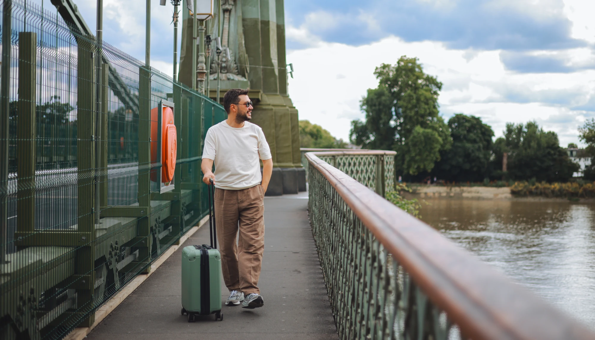 man with his suitcase on the waterfront in the United Kingdom, avoiding his personal belongings being stolen on vacation