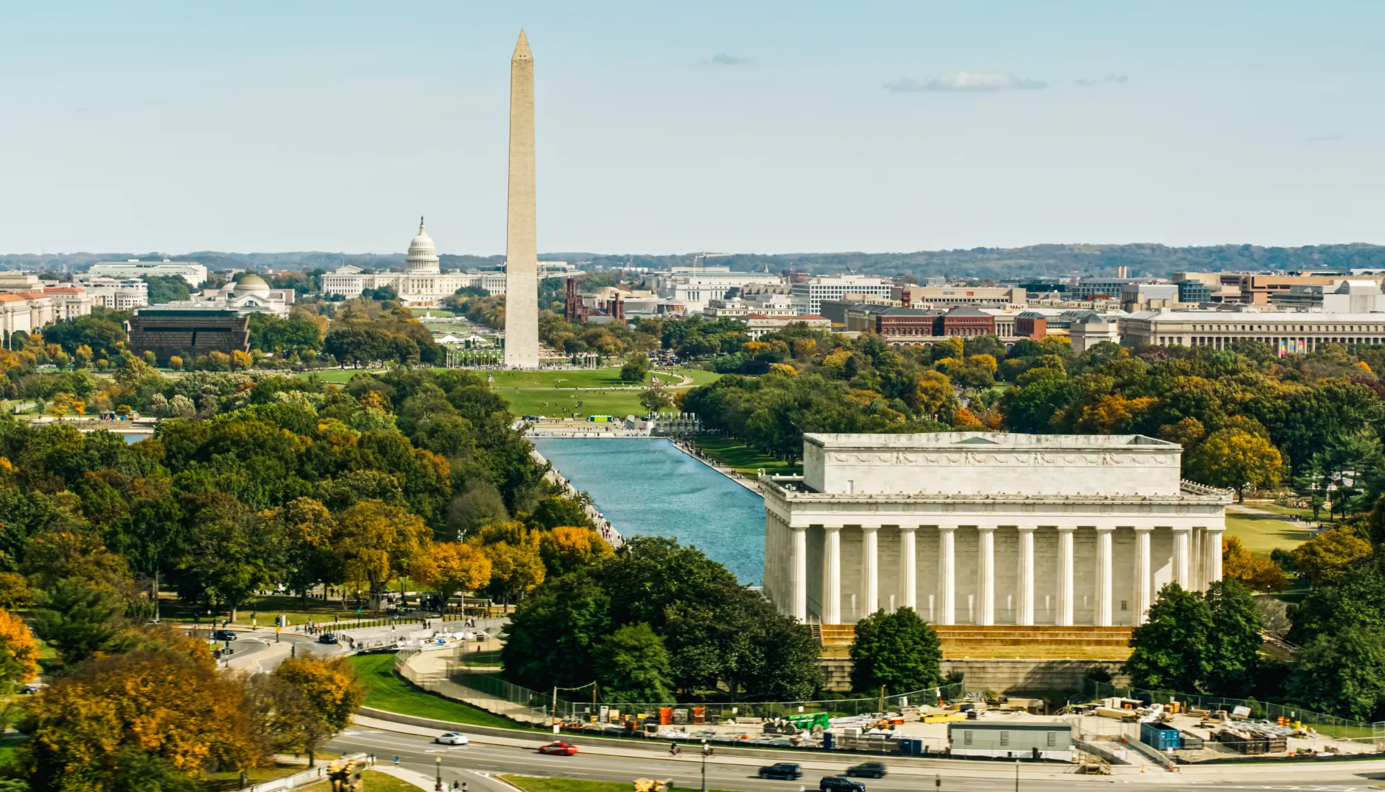 a view of the Lincoln Memorial and Washington Memorial in Washington D.C., highlighted in a U.S. travel guide 