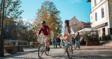 Couple touring as responsible travelers on bikes to reduce carbon emissions.